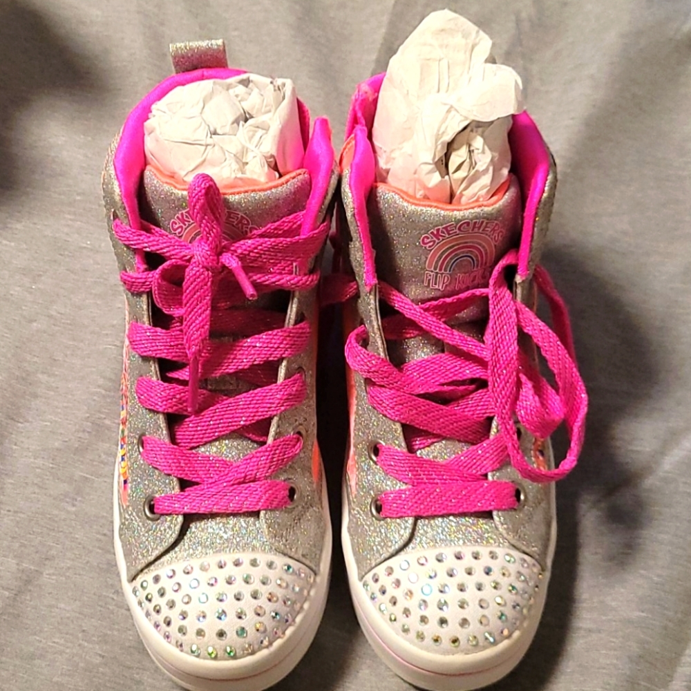 Sketchers flip kicks